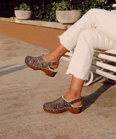 zoccoli legno hermes|Clogs mania: il trend degli zoccoli in legno (da indossare subito .